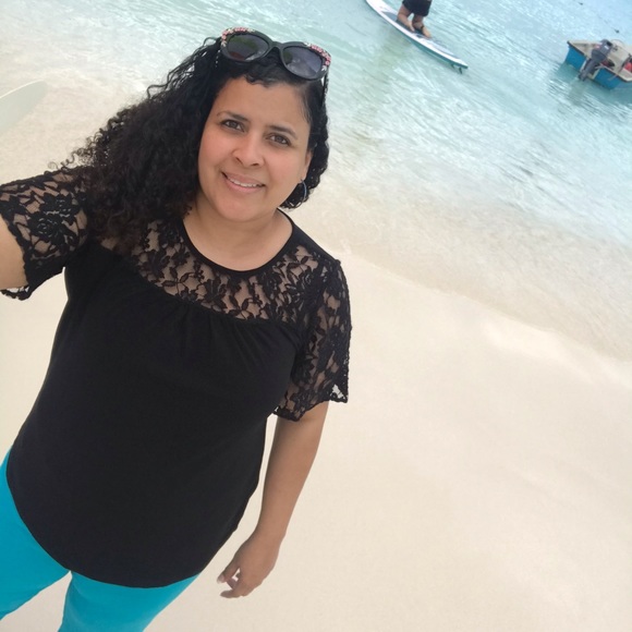 Meet your Posher, Leah - Picture 1 of 5